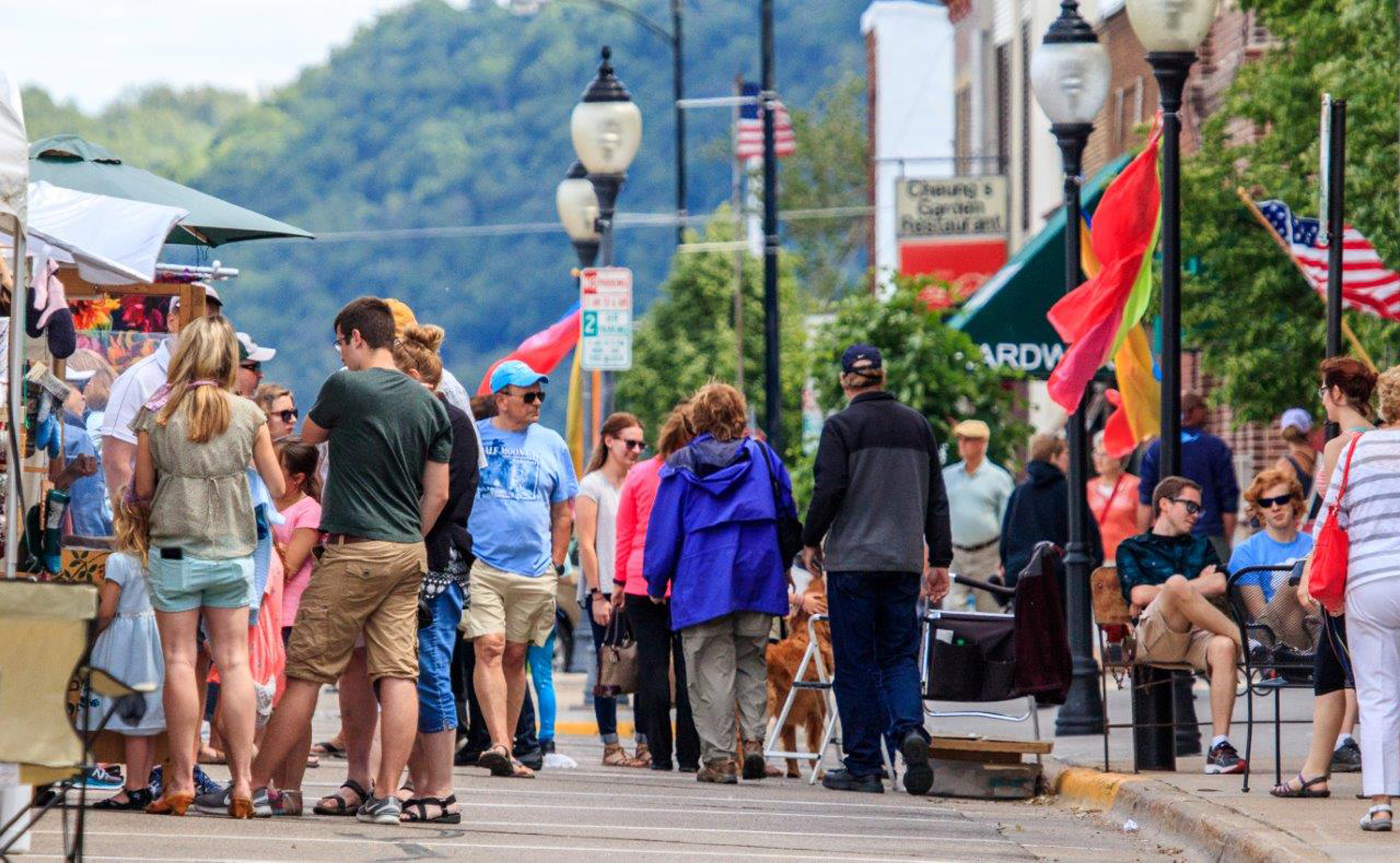 Buffeted by wind, arts festival still draws crowds | Lake City Graphic